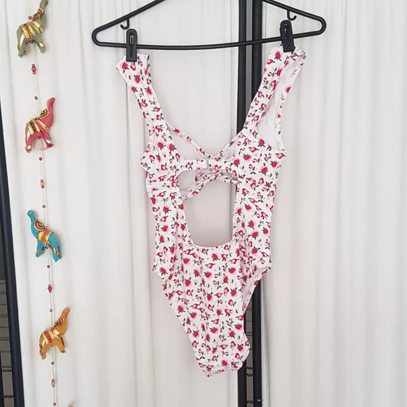 Cutout swimsuit - Picture 2 of 4